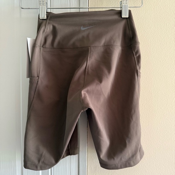 Nike Women's One High-Waisted 8" Biker Shorts With Pockets NWT - Picture 2 of 5